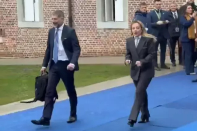 Meloni'nin zorlu anları! Dışarıya adımını atar atmaz şoka girdi