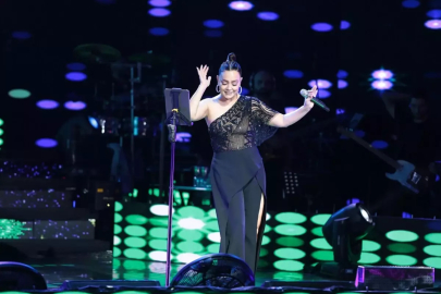 Ebru Gündeş'in 1 saatte kazandığı ücret dudak uçuklattı