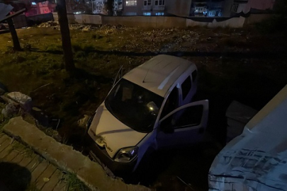 Bursa'da kontrolden çıkan araç araziye uçtu! Sürücü yaralandı