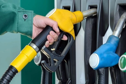 Akaryakıtta zam yağmuru! Benzine ve motorine çifte darbe