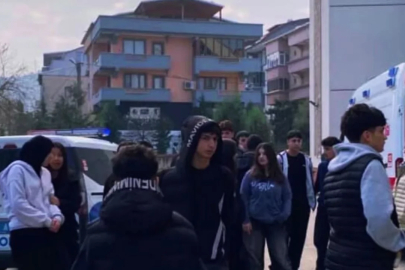 Bursa'da lisede kanlı kavga! Bir öğrenci bıçaklandı