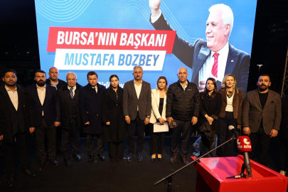 Bozbey’in gözaltına alınmasına karşı gösteriler yağmur altında sürüyor!