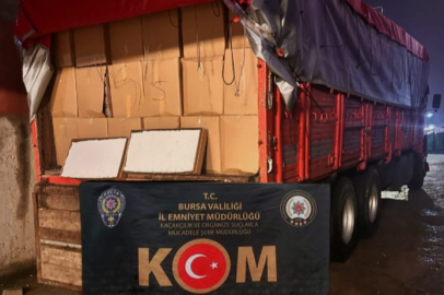 Bursa'da bir kamyon dolusu kaçak makaron ele geçirildi!