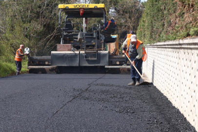 Bursa Osmangazi’de ulaşım konforu için yol seferberliği