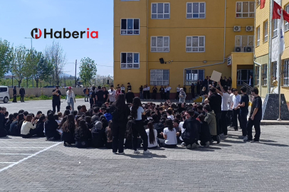 Bursa’da lisede oturma eylemi: “Okulda ölmek istemiyoruz”