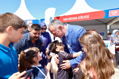 Kocaeli'de Başkan Büyükakın’a çocuklardan sevgi seli