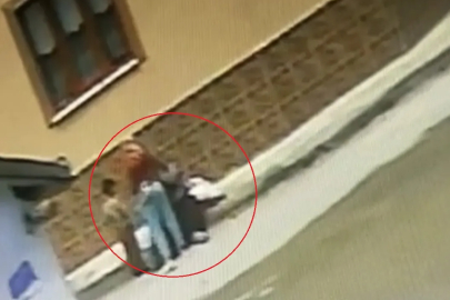 Kadını oyalayıp boynundaki 17 altını çaldılar! Böyle yakalandılar
